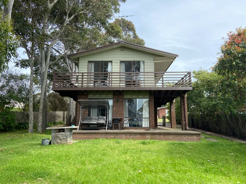 Beautiful Home in a Great Location! Partly furnished