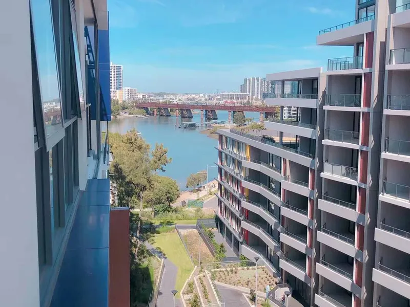 Fully furnished luxurious 2 bedroom apartment – 650m from Meadowbank station