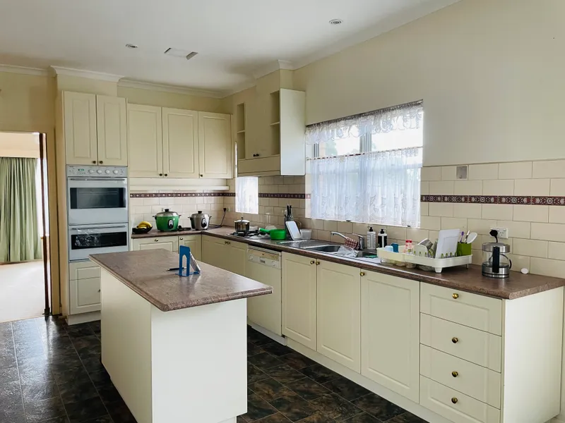 The Ideal Family Neighbourhood