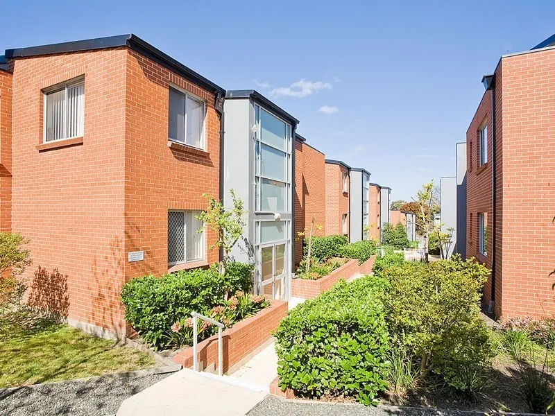 2 BEDROOM UNIT IN A QUIET LOCATION