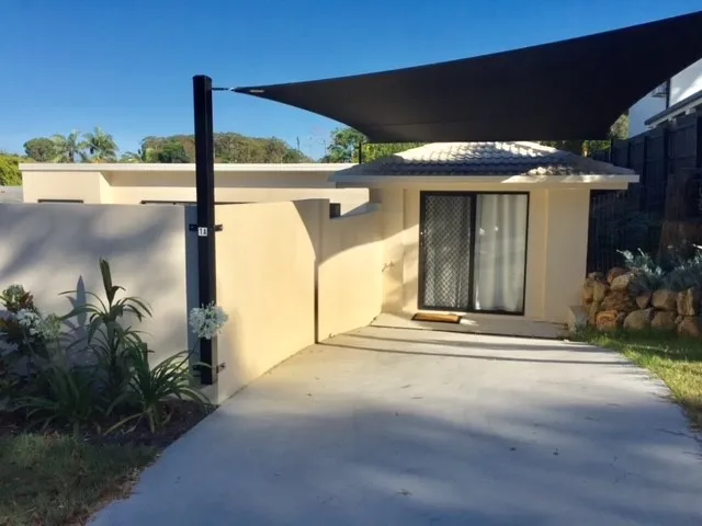 Studio with outdoor patio & parking - easy access to Griffith University and the GC Hospital Precinct