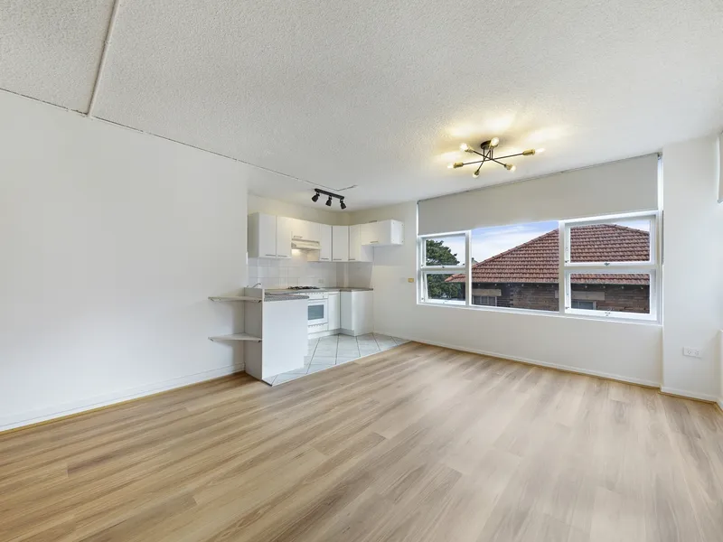Rejuvenated apartment with views of the Harbour Bridge