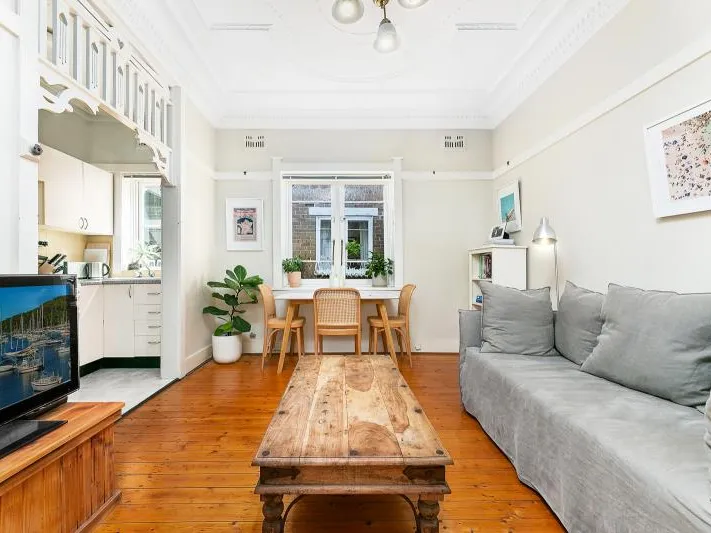 Ground floor Spacious 1 bedroom in Art Deco building