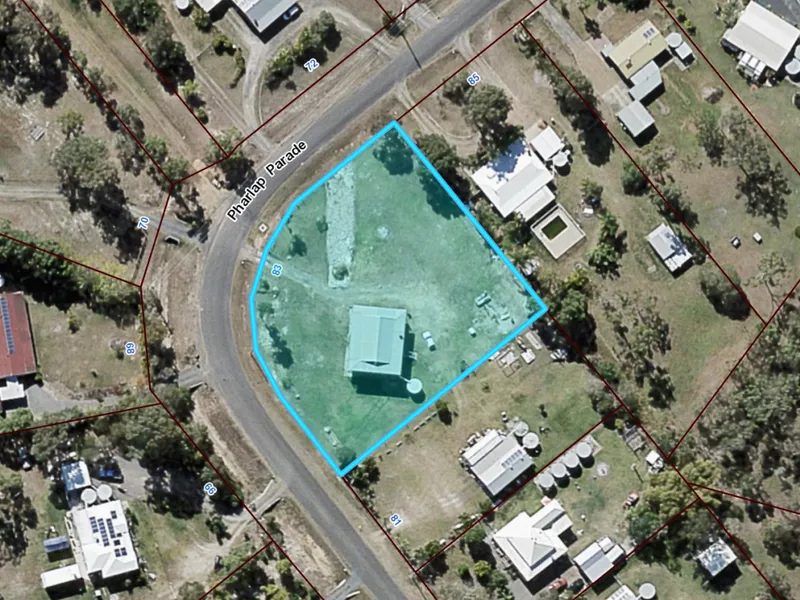 Highset Queenslander with a lot of potential on just under 1 acre