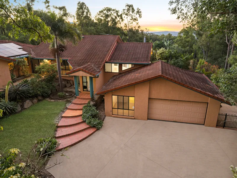 7 BEDROOMS & AN UNPARALLELED LIFESTYLE