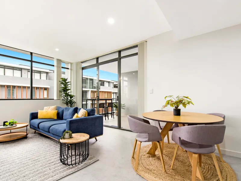 IMMACULATE APARTMENT FOOTSTEPS FROM TRANQUIL BURNS BAY