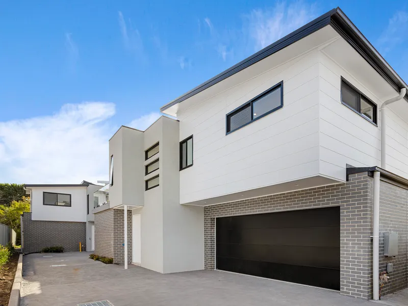 A Duplex built like a house ….an amazing house! Brand new and beautiful.
