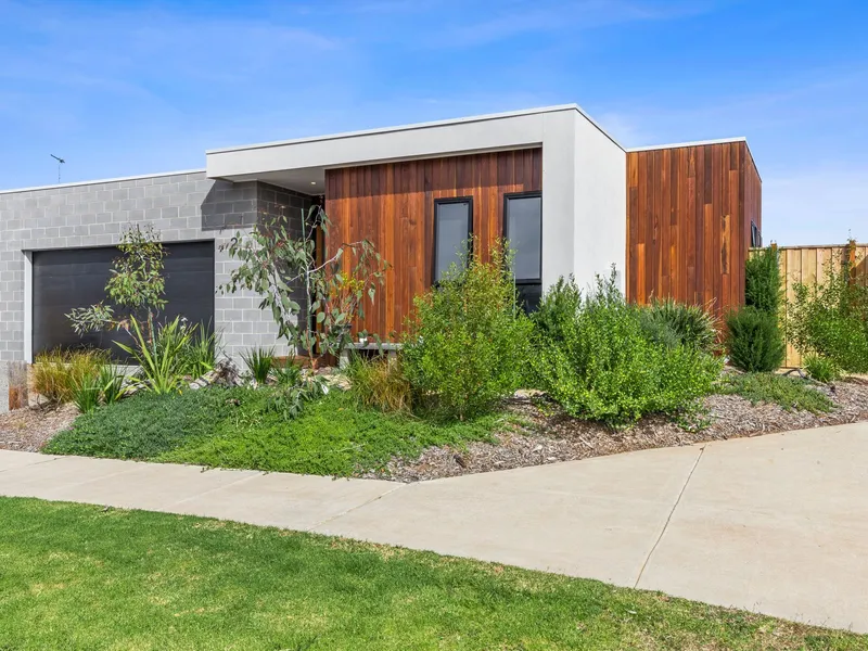 Custom Eco House With Dual Access