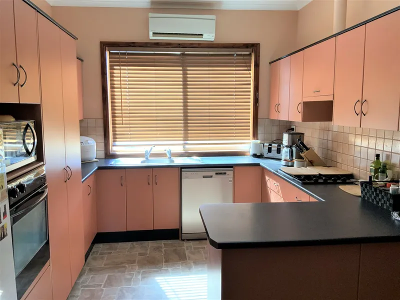 Country Style Living With Guest Cottage