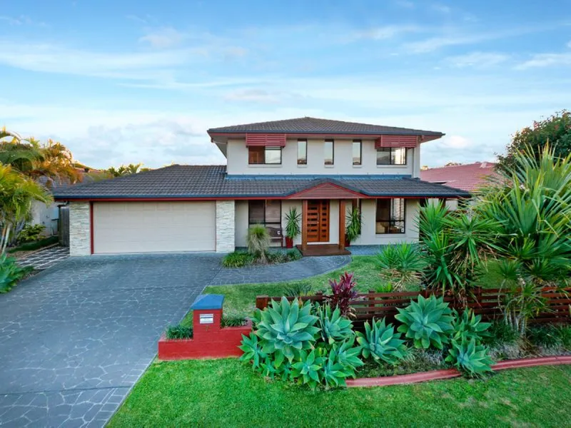 IMMACULATE FAMILY HOME IN GREAT LOCATION