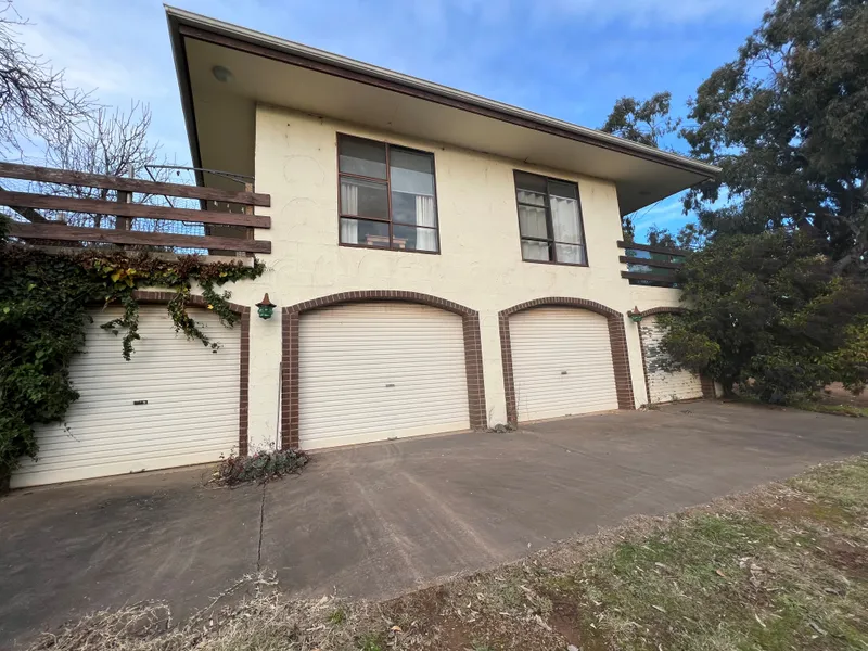 BRICK UNIT IN CENTRAL LOCATION