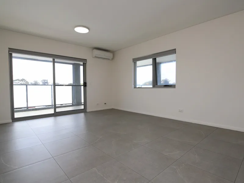 Near New Top Floor Apartment