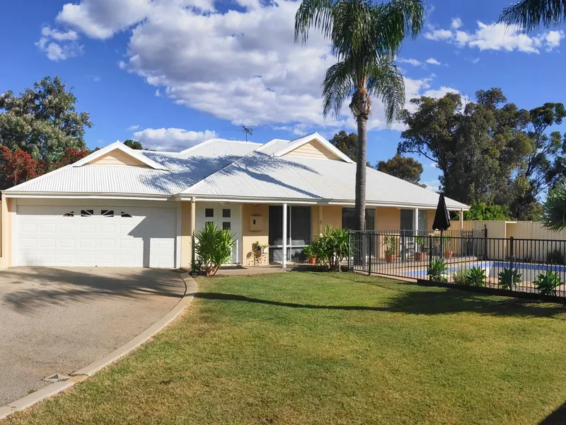 Bullsbrook 4 x 2 + study in quiet location 