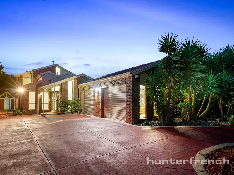 COSY YET GRAND ENTERTAINER