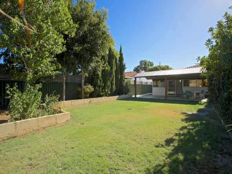 SUPERB LOCATION ONE STREET FROM LAKE JACKADDER