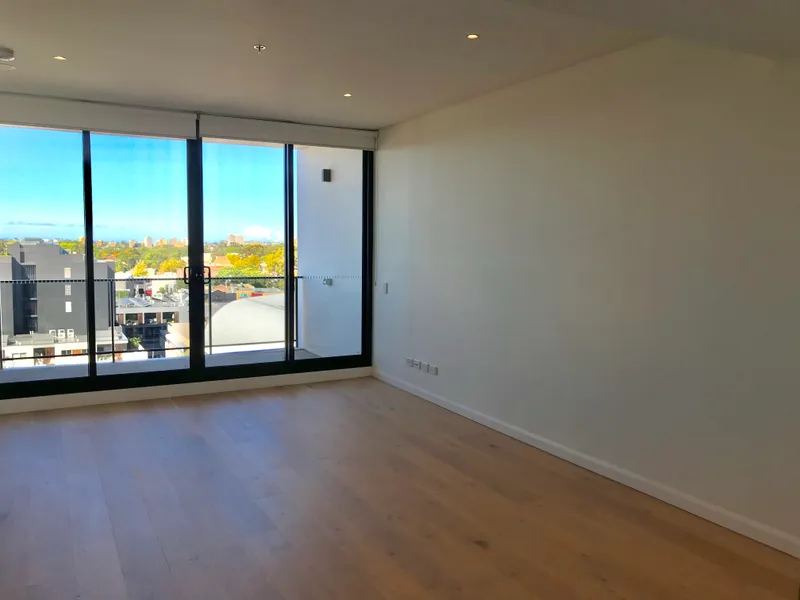 Near New Premium Metropolitan Residence-Timber Floors-Quiet-Private-Uninterrupted Views