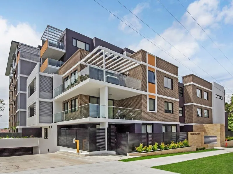 Immaculate near new apartment in ideal location