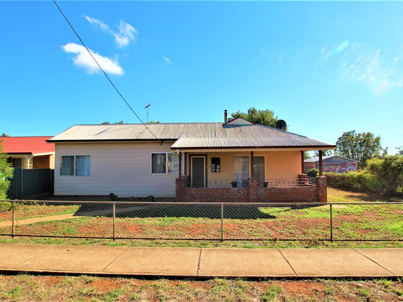 FIRST HOME BUYERS OR INVESTOR? THIS HOME IS FOR YOU! <>