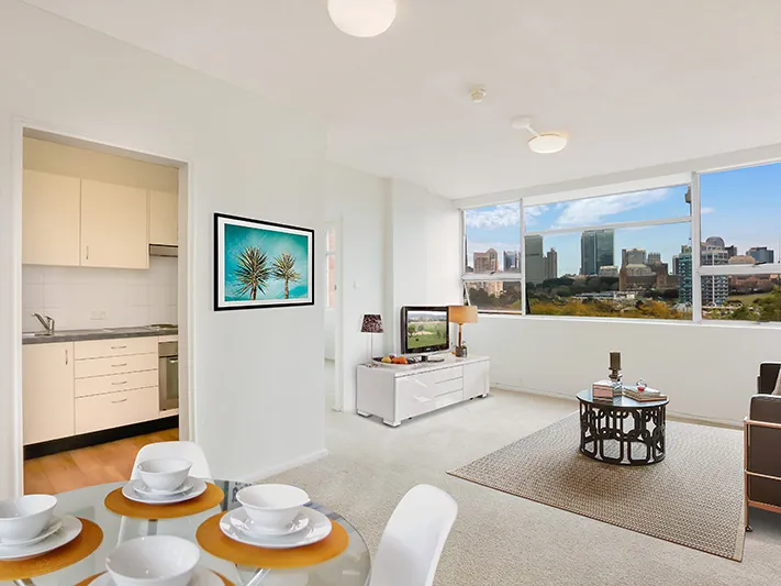 One bed with harbour & city views