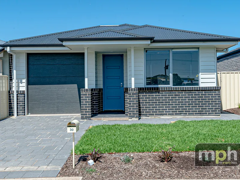 A home that is only a stone's throw away from many beaches!