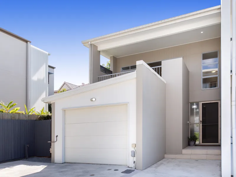 Sophisticated lifestyle sanctuary in a resort-like complex