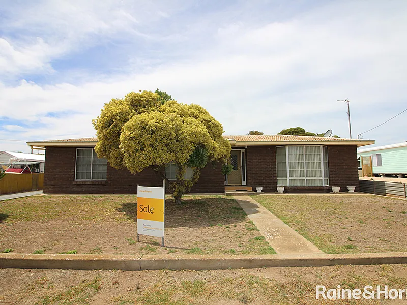 Tidy home with Big Shed 