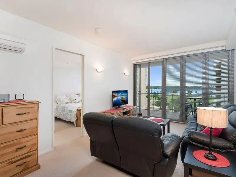 FULLY FURNISHED WITH STUNNING VIEWS
