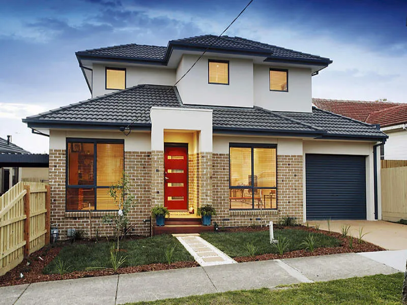 LOVELY THREE BEDROOM TOWNHOUSE!