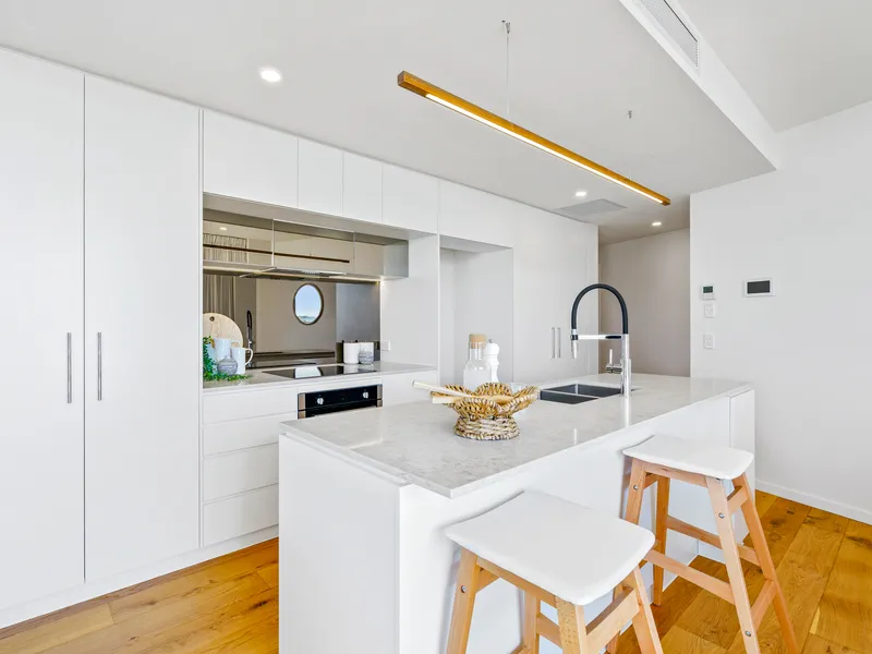 North East Facing Spacious 3 Bedroom 2 Cars