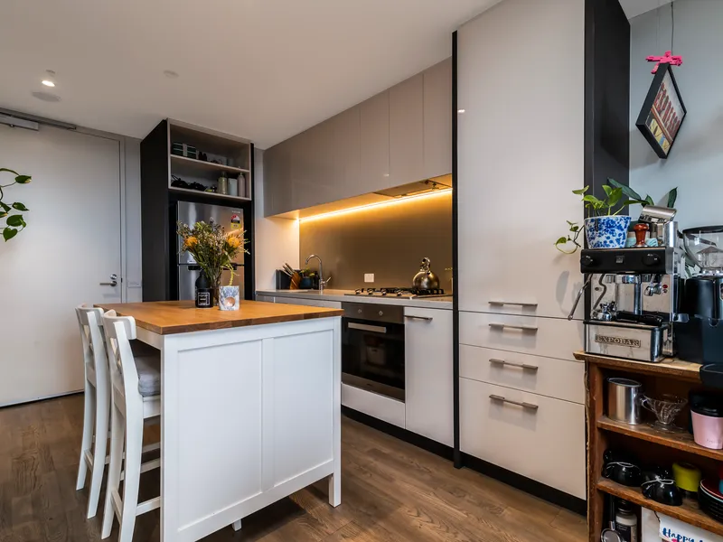 Enjoy the Roof Top Garden and ideal location