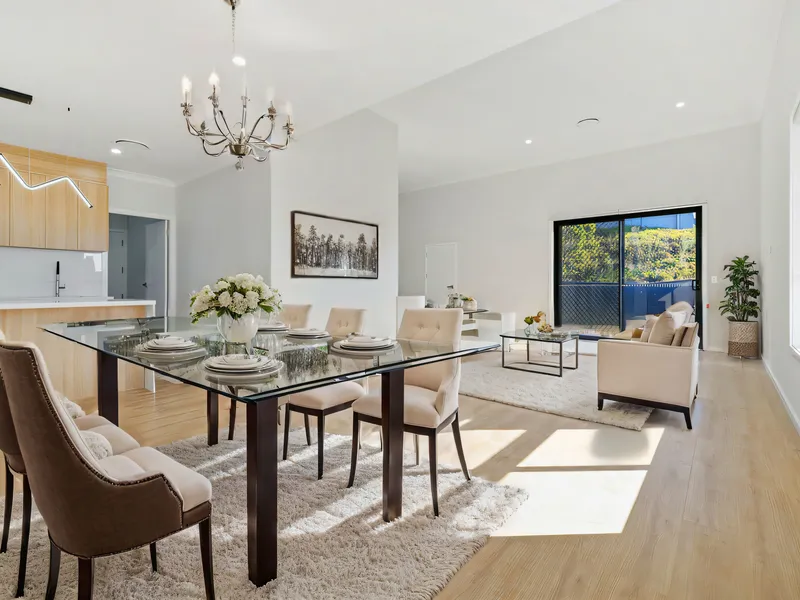 Luxurious 6-Bedroom Residence in Prestons