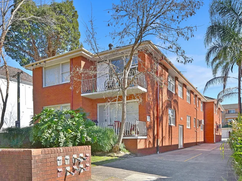 Updated One Bedroom Apartment In Secure Building
