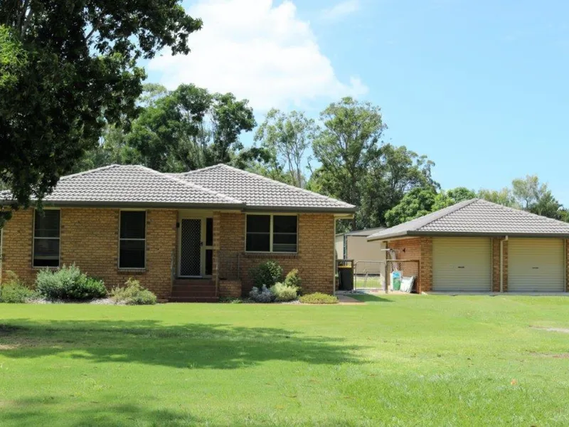 ACREAGE WITH EASE AND ROOM TO MOVE