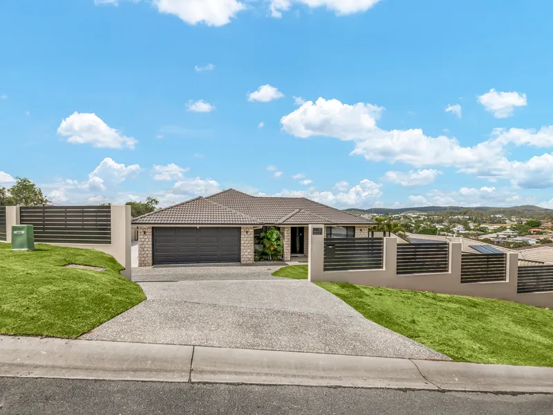 Awesome 4 Bedroom Family home, with a Big Shed, and Pool