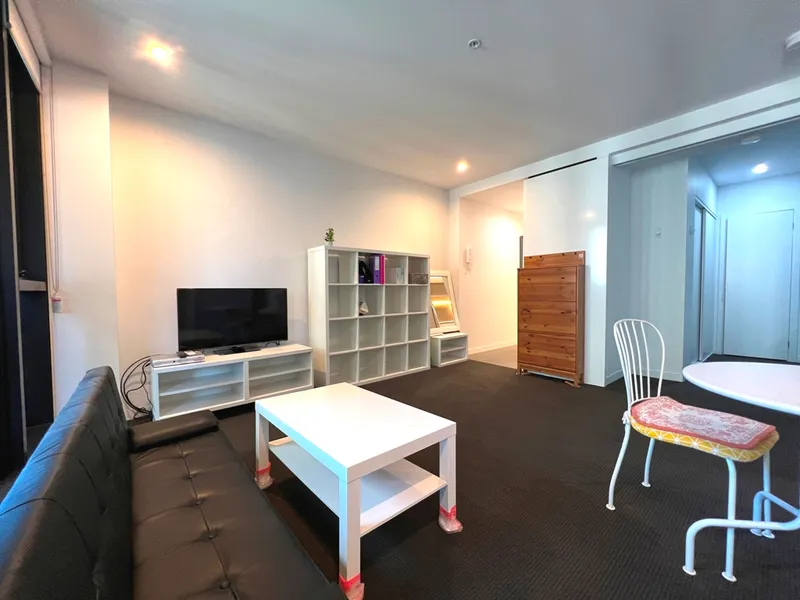 Furnished-2 Bed 1 Bath Apartment – MY80