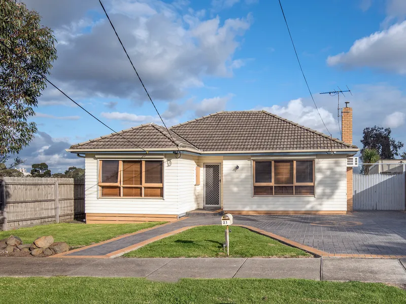 Lovely Three Bedroom Home In The Heart Of Fawkner!  - 6 month leases only !