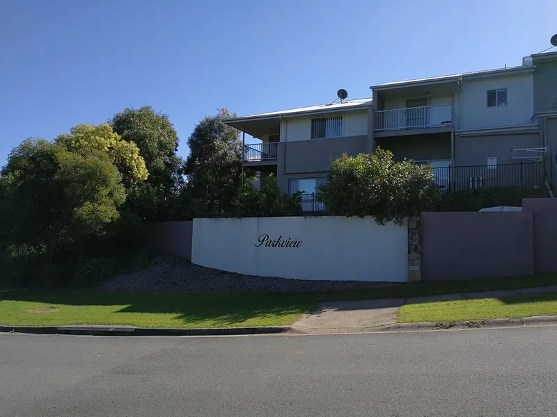 $460pw two storey 3-bedroom 2-bathroom townhouse for rent