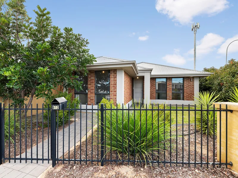 A comfortable and modern family home close to the beach