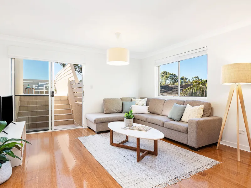 Light filled top floor apartment with rooftop terrace