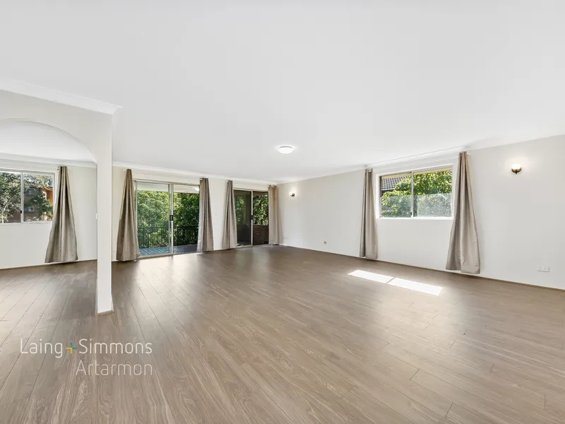 Renovated Penthouse Apartment, Spacious and Private!