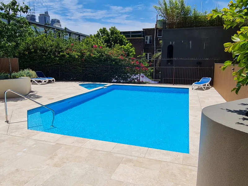 Unique 2 Bed with Huge Courtyard