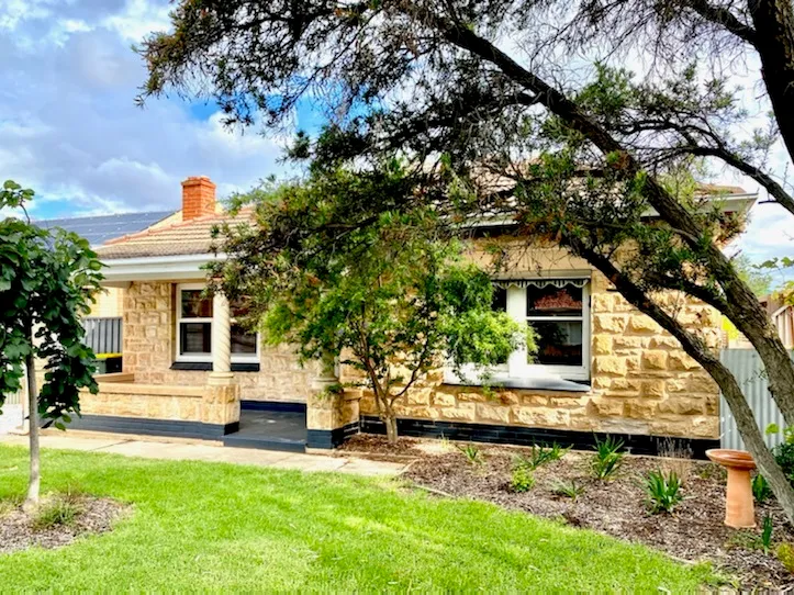 Classic Freestone Fronted Home, Lots of Extras & On A Jacaradah Tree Lined Street MORE PHOTOS TO COME - PRELIMINARY NOTICE OF UPCOMING RENTAL