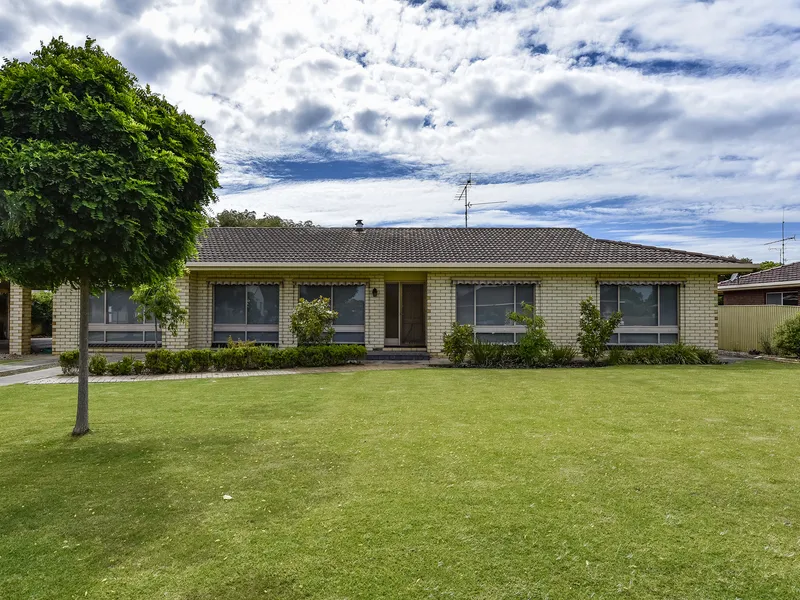 Renovated living on 2,446m2 in the heart of Penola