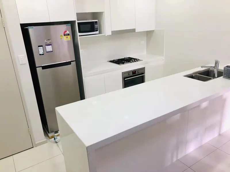 Stunning three bedrooms apartment with high class furniture and good location, private inspection anytime