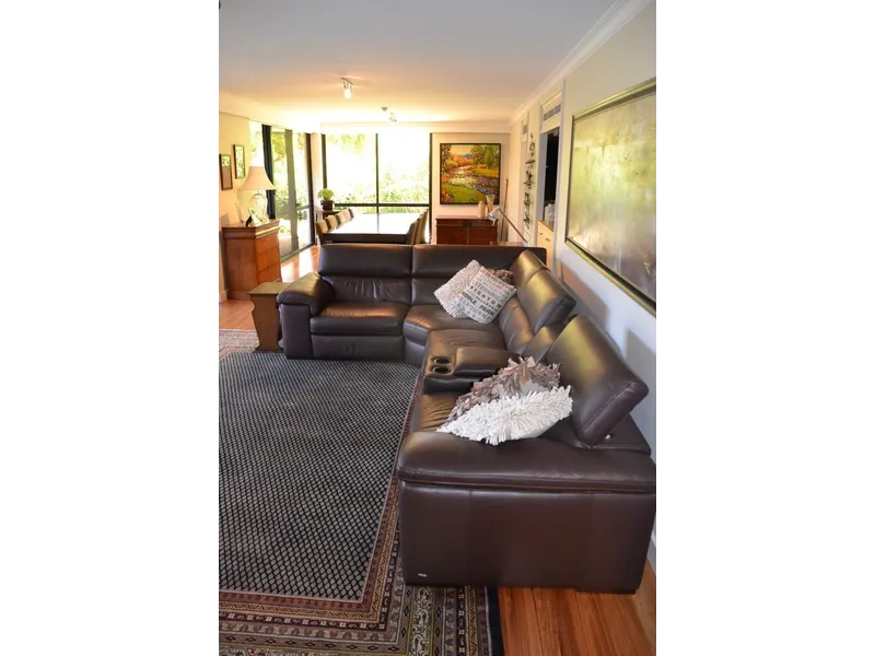 Amazing 175sqm Ground Floor Apartment Feels Like a House