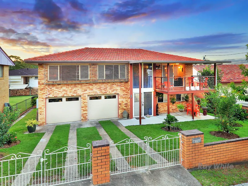 Impressive Family Home with Dual Living Potential, in Sunnybank Hills S.S. Catchment