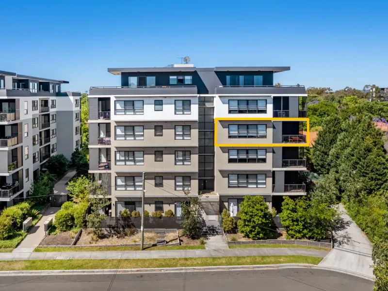 STUNNING APARTMENT WITH AMAZING MOUNTAIN VIEWS!