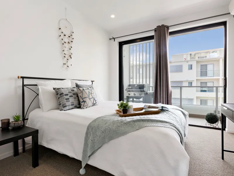 Stylish Apartment Close to Garden City Shopping Centre!