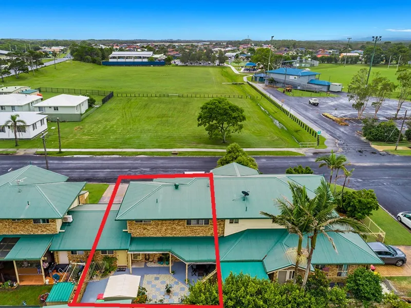 Great Townhouse Overlooking Sporting Fields