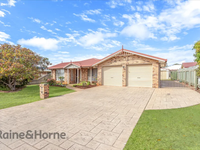 This impeccably presented Kearneys Spring home is sure to impress! 